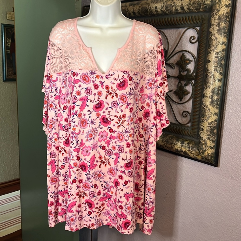 NWT Super Soft Torrid Knit Top Punk Floral -lace trim/SS/knit/ stretch Sz 5X